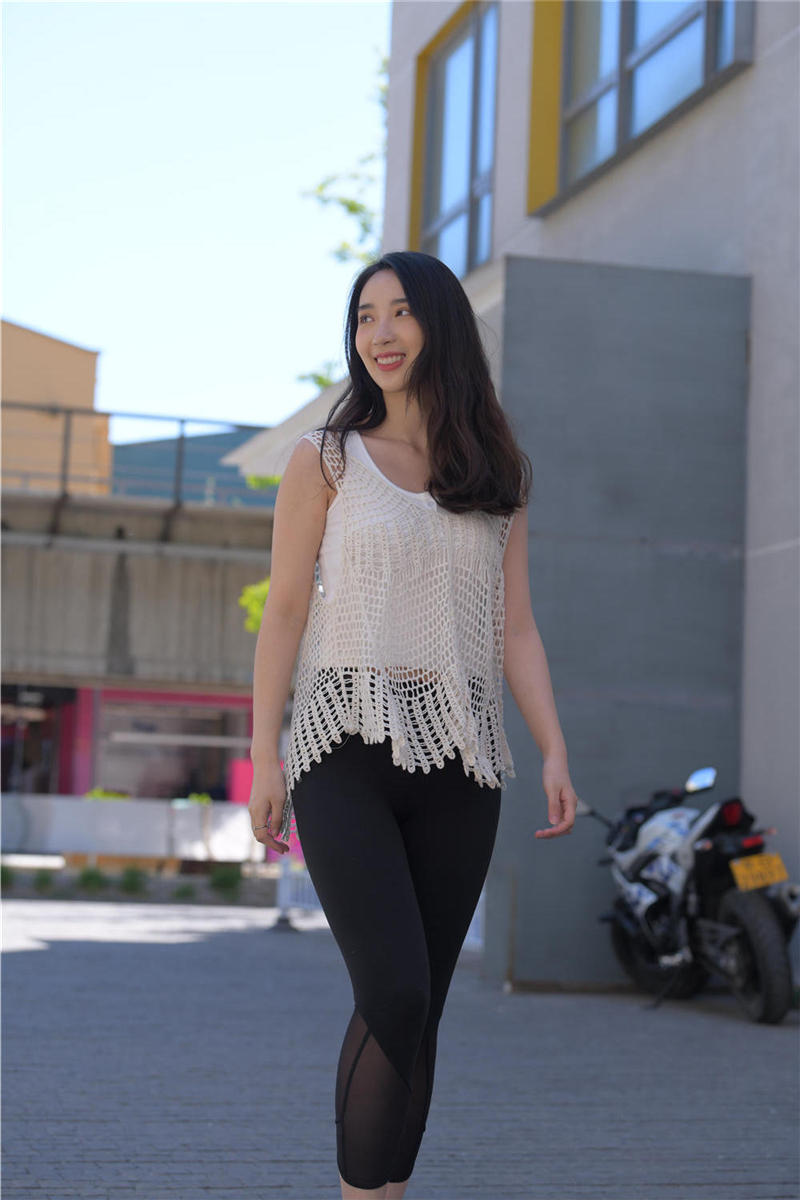 [都市丽人]魔镜街拍 心冷,黑色瑜伽裤